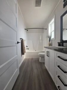 Main Bathroom-4107