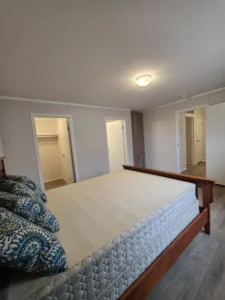 Master Bedroom-Hallstat-4109